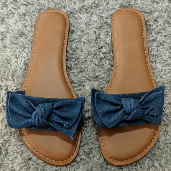 time and tru bow sandals